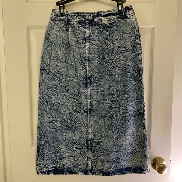 Who What Wear Acid Wash Denim Skirt - Picture 5 of 5
